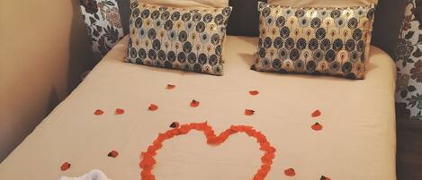 3 bedrooms, iron/ironing board, bed sheets