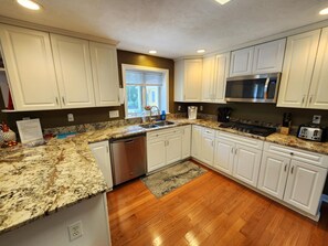 Fridge, microwave, oven, stovetop - Spacious 4-bedroom house with huge pool, deck, near beaches and Cape Cod Canal (Bourne)