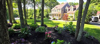 Spacious 4-bedroom house with huge pool, deck, near beaches and Cape Cod Canal