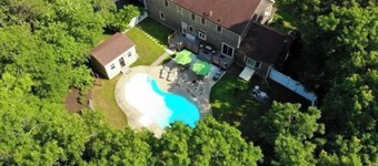 Spacious 4-bedroom house with huge pool, deck, near beaches and Cape Cod Canal