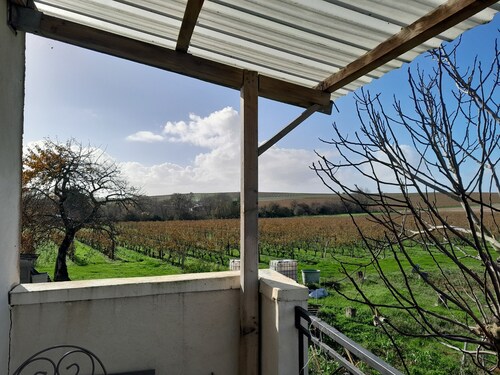 Gîte, 2 bedrooms, shared pool and spa, private garden and parking. 10 min beach