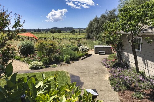 Vinehaven - 3BD Healdsburg Retreat with Spa