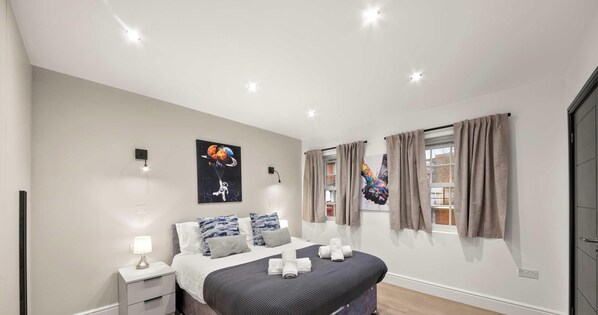 4 bedrooms, iron/ironing board, travel cot, WiFi - Fatherson Road, Reading (Berkshire)
