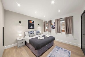 4 slaapkamers, een strijkplank/strijkijzer, reisbedje, wifi