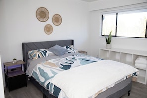 5 bedrooms, desk, iron/ironing board, WiFi