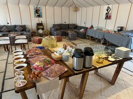 Desayuno buffet incluido todos los días 