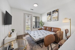 1 bedroom, iron/ironing board, WiFi, bed sheets - Cozy 1-BR Haven w/King Bed, Sofa Bed, Pool, Gym in Prime Frisco (Frisco)
