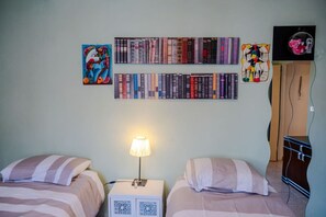 1 chambre, fer et planche à repasser, draps fournis