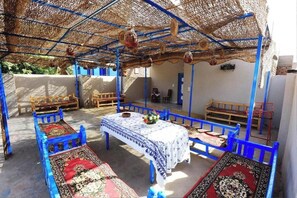 Outdoor dining - Charming 2-bedroom apartment with WiFi, AC in welcoming Luxor home stay (Luxor Governorate)