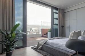 2 quartos, cofres nos quartos, ferros/tábuas de passar roupa