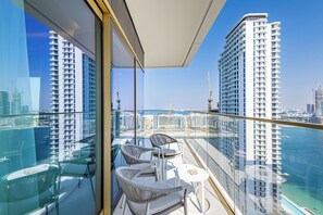 Property grounds - Lux Designer 2BR | Grand Bleu | Waterfront Living (Dubai)