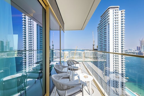 Designer 2BR | Grand Bleu | Waterfront Views