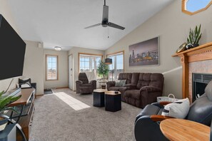 TV, fireplace