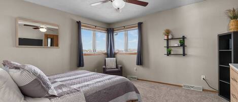 3 bedrooms, desk, iron/ironing board, travel cot