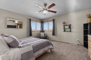 3 bedrooms, desk, iron/ironing board, travel cot