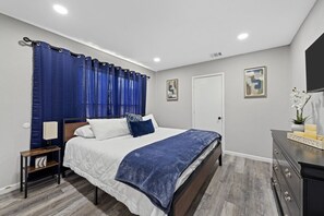 3 bedrooms, desk, iron/ironing board, free WiFi