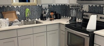 Charming 1-bedroom apartment with WiFi, AC in welcoming Springfield