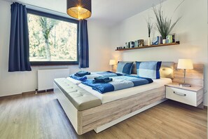1 bedroom, WiFi, bed sheets - Cozy vacation apartment: Nature ★ Pool & sauna ★ Netflix ★ Near ski lift & trails (Winterberg)