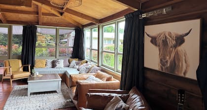 Log Cabin at the Lake
Enjoy the peaceful idyllic lakeside settlement of Hatepe.