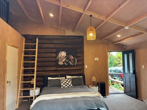 3 bedrooms, desk, iron/ironing board, travel cot - Log Cabin at the Lake
Enjoy the peaceful idyllic lakeside settlement of Hatepe. (Hatepe)