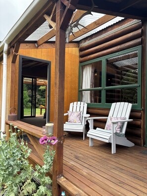 Terrace/patio - Log Cabin at the Lake
Enjoy the peaceful idyllic lakeside settlement of Hatepe. (Hatepe)