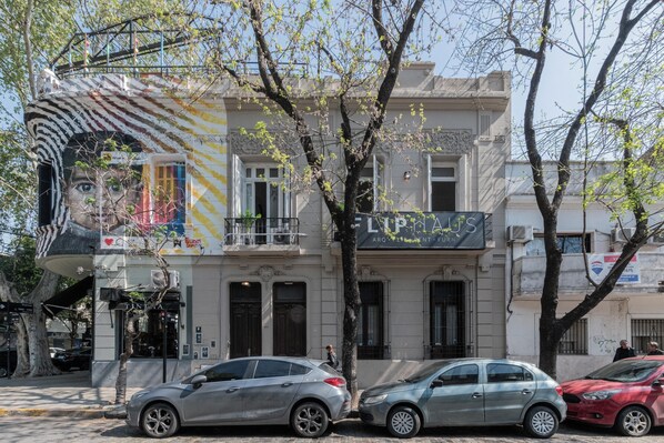 Fachada da propriedade