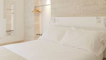 1 Schlafzimmer, Zimmersafe, Schreibtisch, Bügeleisen/Bügelbrett