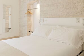 1 Schlafzimmer, Zimmersafe, Schreibtisch, Bügeleisen/Bügelbrett