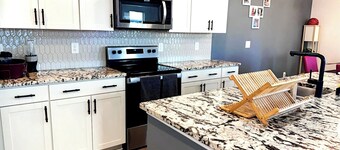 Simple Elegant Single Fam Home < DT Raleigh NCSU