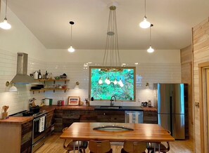 Oven, stovetop, dishwasher, electric kettle