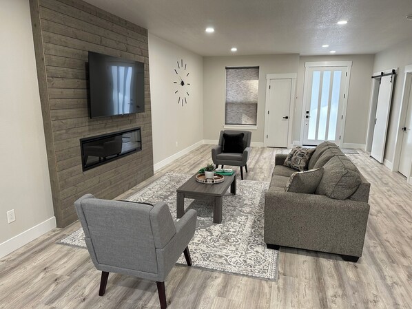 Smart TV, fireplace, ping pong