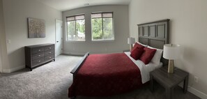 4 bedrooms, desk, travel cot, free WiFi