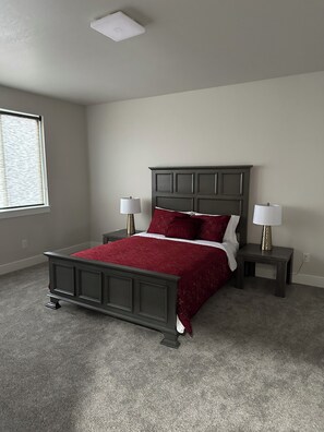 4 bedrooms, desk, travel cot, free WiFi