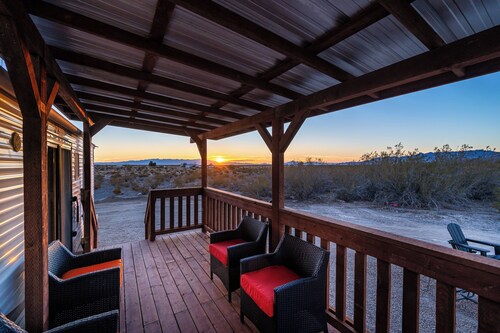 Starry Skies Glamping w/ EV Charger, Stargazing, Hiking