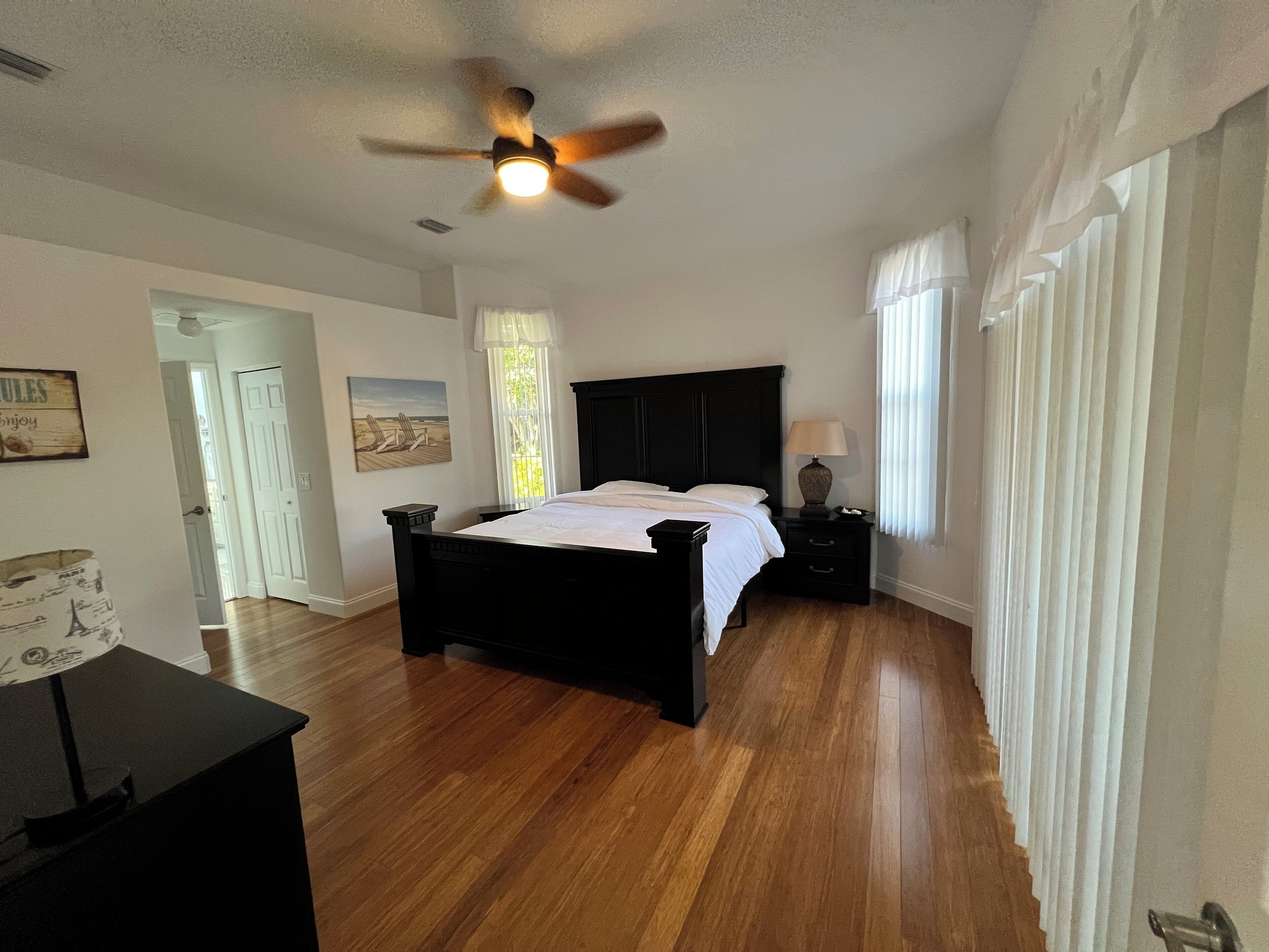 4 bedrooms, desk, iron/ironing board, free WiFi