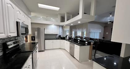 Spacious 4-bedroom pool house with WiFi and AC in charming Vero Beach