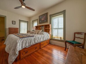 3 chambres, fer et planche à repasser, Wi-Fi, draps fournis