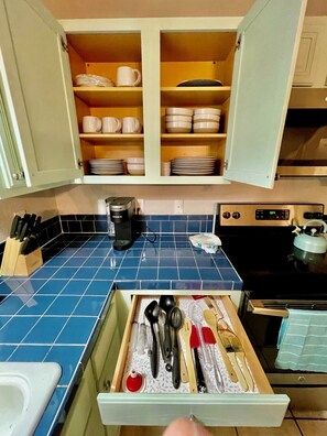 Microondas, horno, parrilla de estufa y lavavajillas 