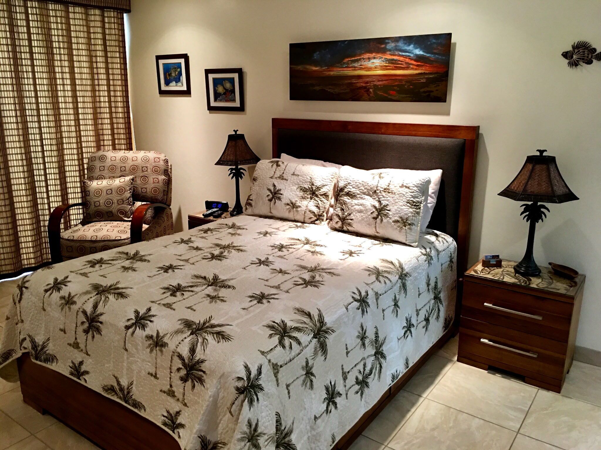 Studio with queen size bed.