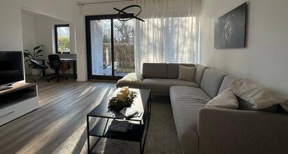 Moderne großzügige 2,5 Zimmer Wohnung in gehobener Lage