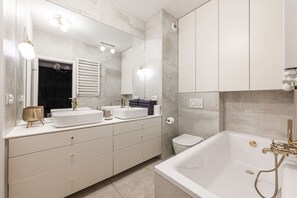 Sèche-cheveux, serviettes fournies