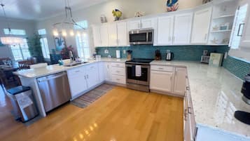 House, Multiple Beds, Pool Access, Garden View (121 Snapper by the Sea) | Private kitchen | Fridge, microwave, oven, stovetop