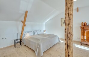 2 bedrooms, travel crib, free WiFi - Pet friendly apartment in Westerholz (Westerholz)