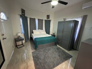 2 chambres, fer et planche à repasser, Wi-Fi, draps fournis