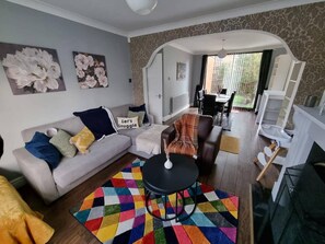 House, 2 Bedrooms | Living room