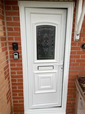 House, 2 Bedrooms | Property entrance - Lovely 2bedroom Home in Haydock With Free Parking (St Helens)