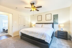 3 soverom, strykejern/-brett, wi-fi og sengetøy