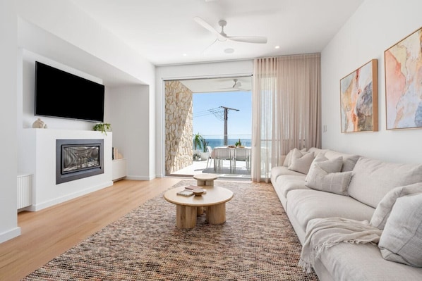TV, fireplace