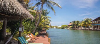 Waterfront tranquility: 3 Iguanas Villa- 1st floor Hibiscus Suite w rooftop pool