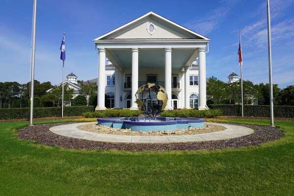 Exterior - Golf-side retreat with pool & tennis | King bed | W&D (myrtle beach)